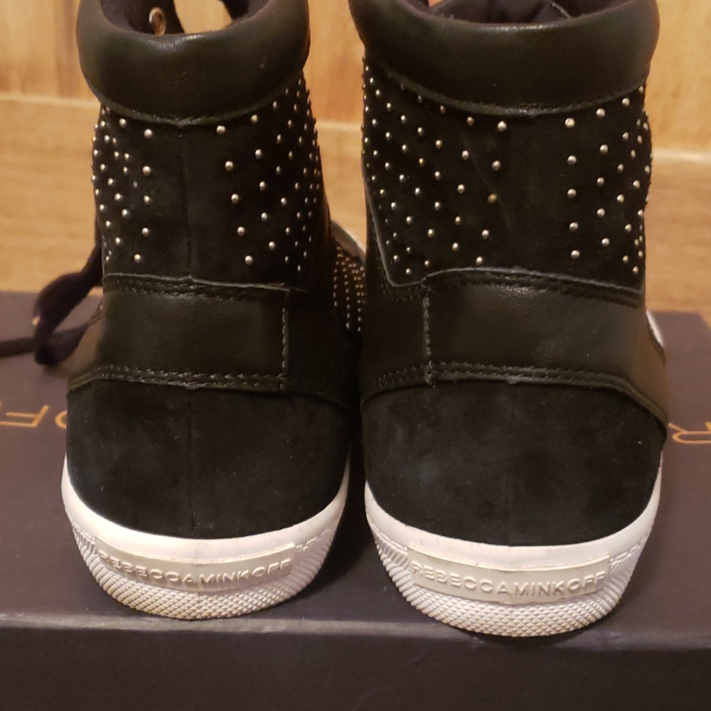 Sneakers - Picture 4 of 6